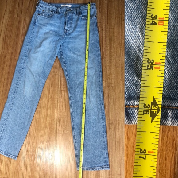 Levi’s Light Wash Button Fly Wedgie Jeans - Picture 11 of 12